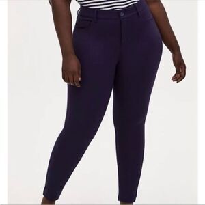 NWT TORRID‎ ponte ankle skinny pant